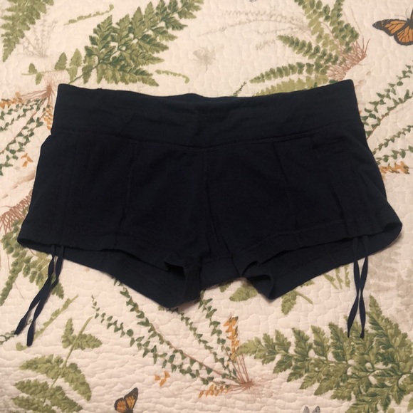Lu lu lemon women’s Shorts - Picture 5 of 14